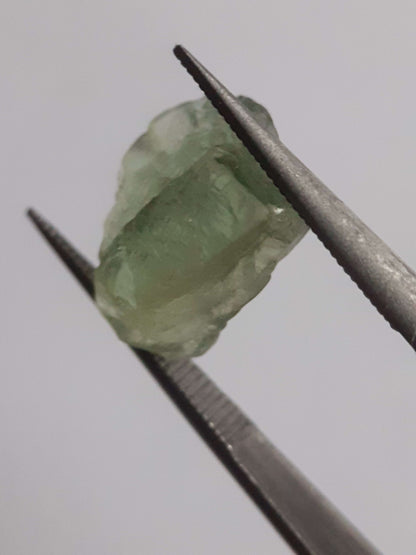 Natural green Apatite - 3.679 ct - Rough Gemstone All Apatite Gemstones - Rough Apatite Natural Gems Belgium