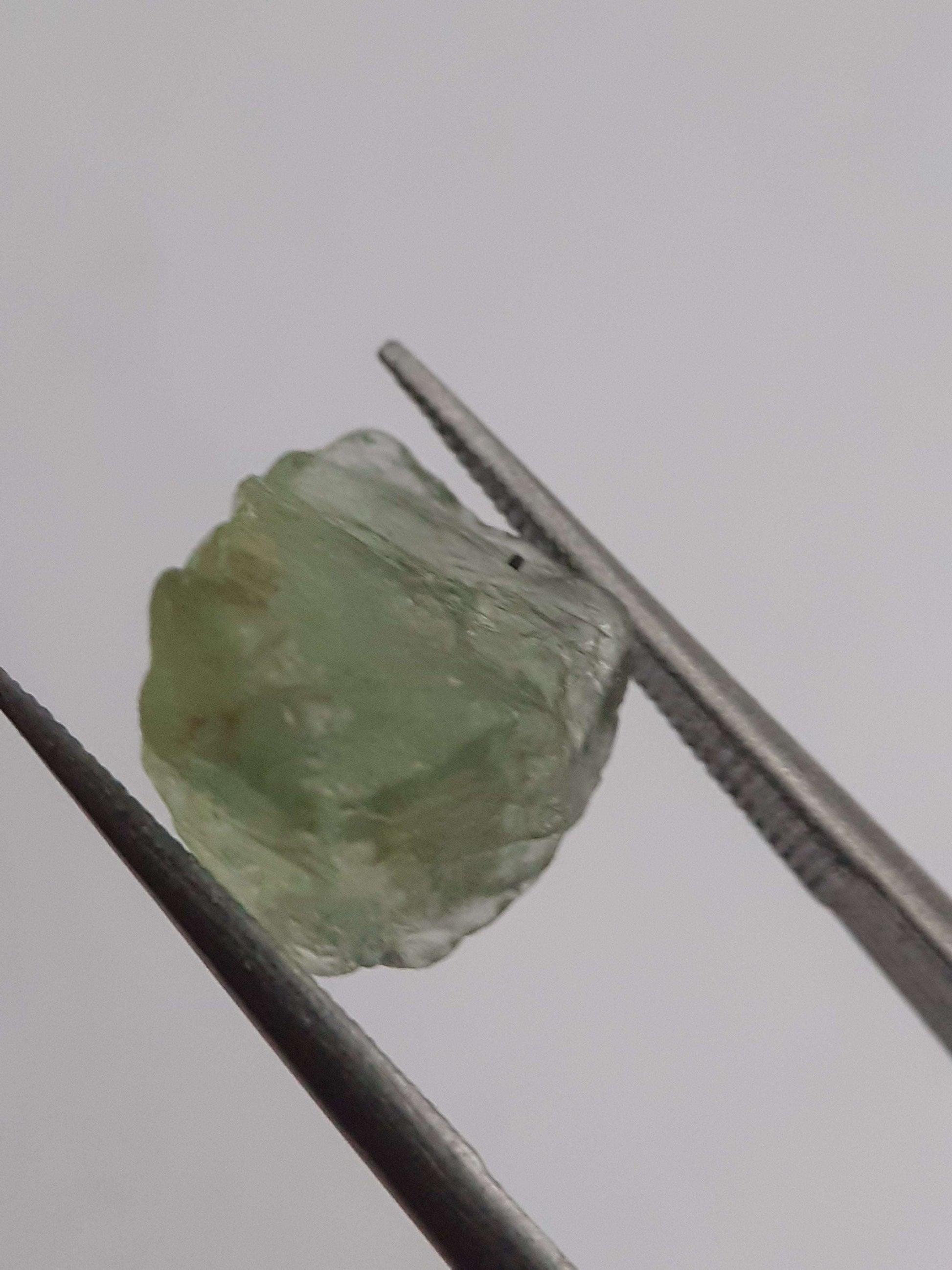 Natural green Apatite - 3.691 ct - Rough Gemstone All Apatite Gemstones - Rough Apatite Natural Gems Belgium