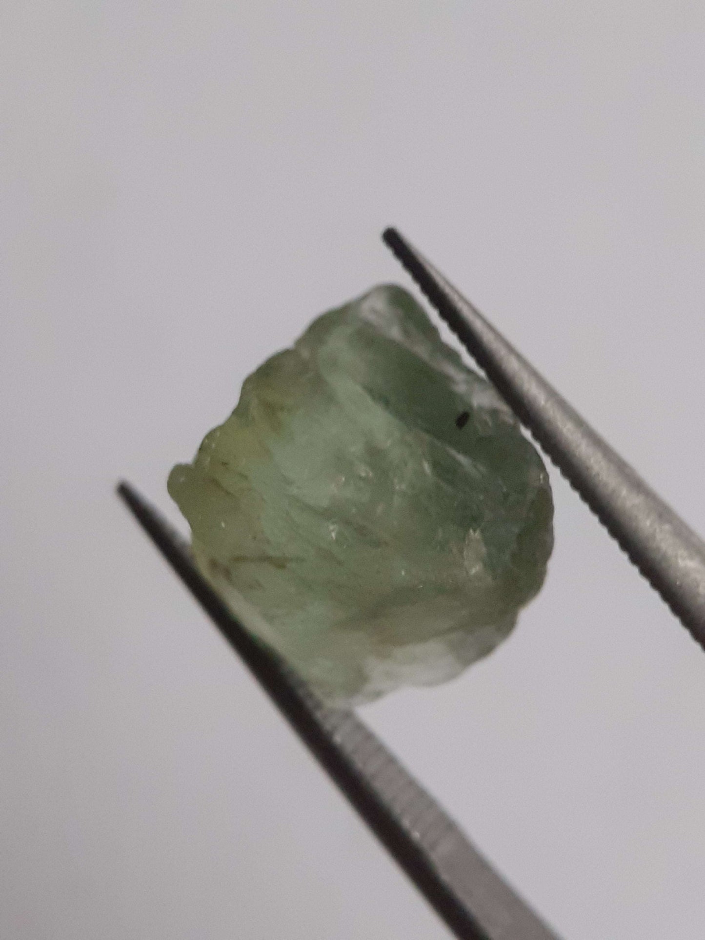 Natural green Apatite - 3.691 ct - Rough Gemstone All Apatite Gemstones - Rough Apatite Natural Gems Belgium