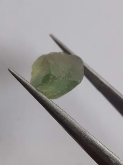 Natural green Apatite - 4.413 ct - Rough Gemstone for faceting All Apatite Gemstones - Rough Apatite Natural Gems Belgium