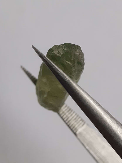 Natural green Apatite - 4.450 ct - Rough Gemstone for faceting All Apatite Gemstones - Rough Apatite Natural Gems Belgium