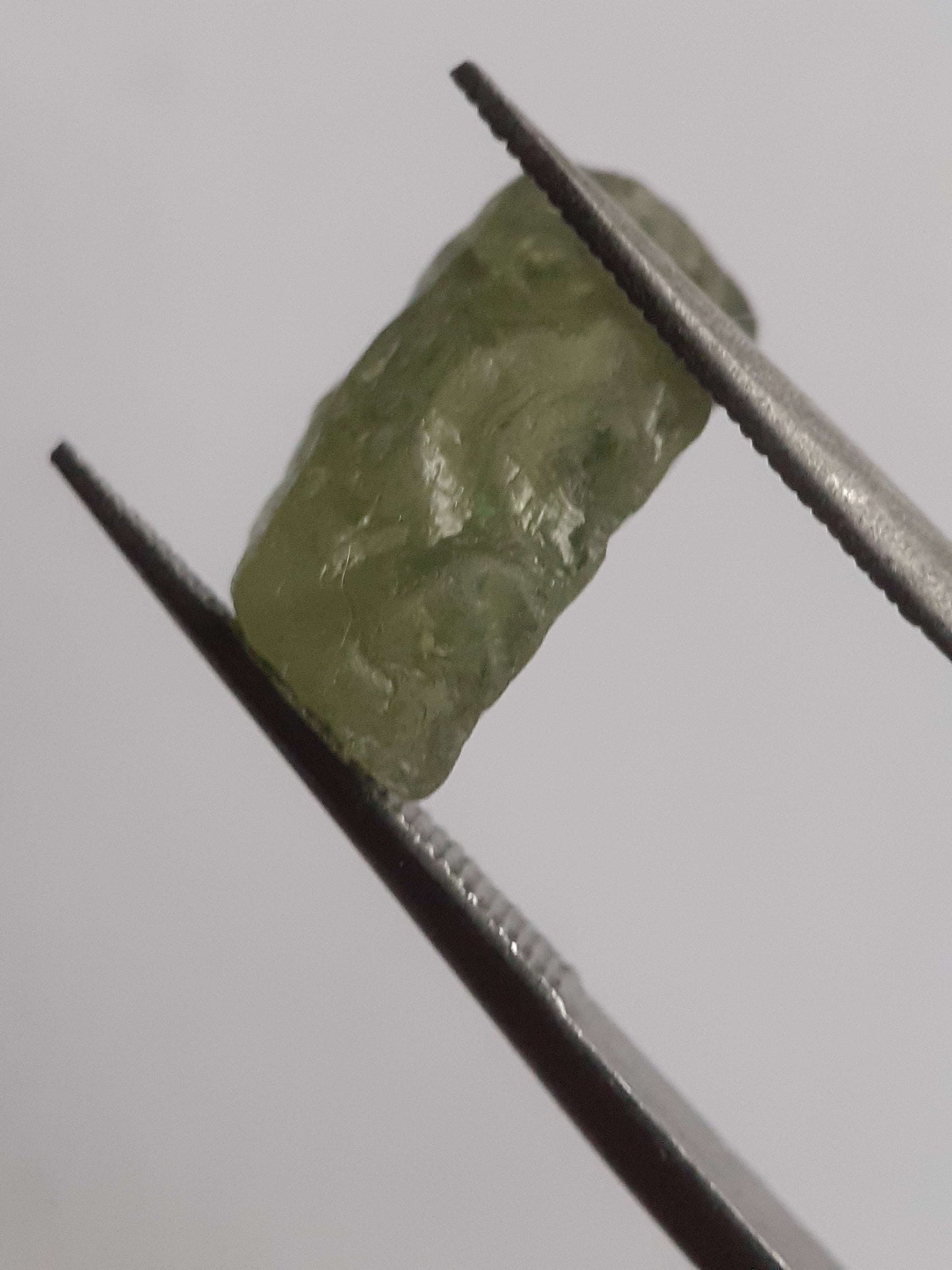 Natural green Apatite - 4.450 ct - Rough Gemstone for faceting All Apatite Gemstones - Rough Apatite Natural Gems Belgium