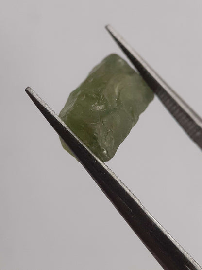 Natural green Apatite - 4.450 ct - Rough Gemstone for faceting All Apatite Gemstones - Rough Apatite Natural Gems Belgium