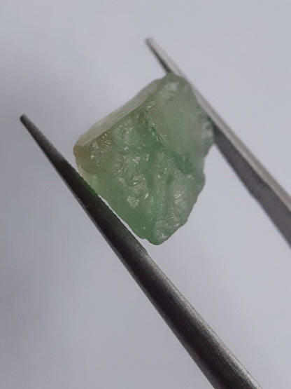 Natural green Apatite - 5.550 ct - Rough Gemstone for faceting All Apatite Gemstones - Rough Apatite Natural Gems Belgium