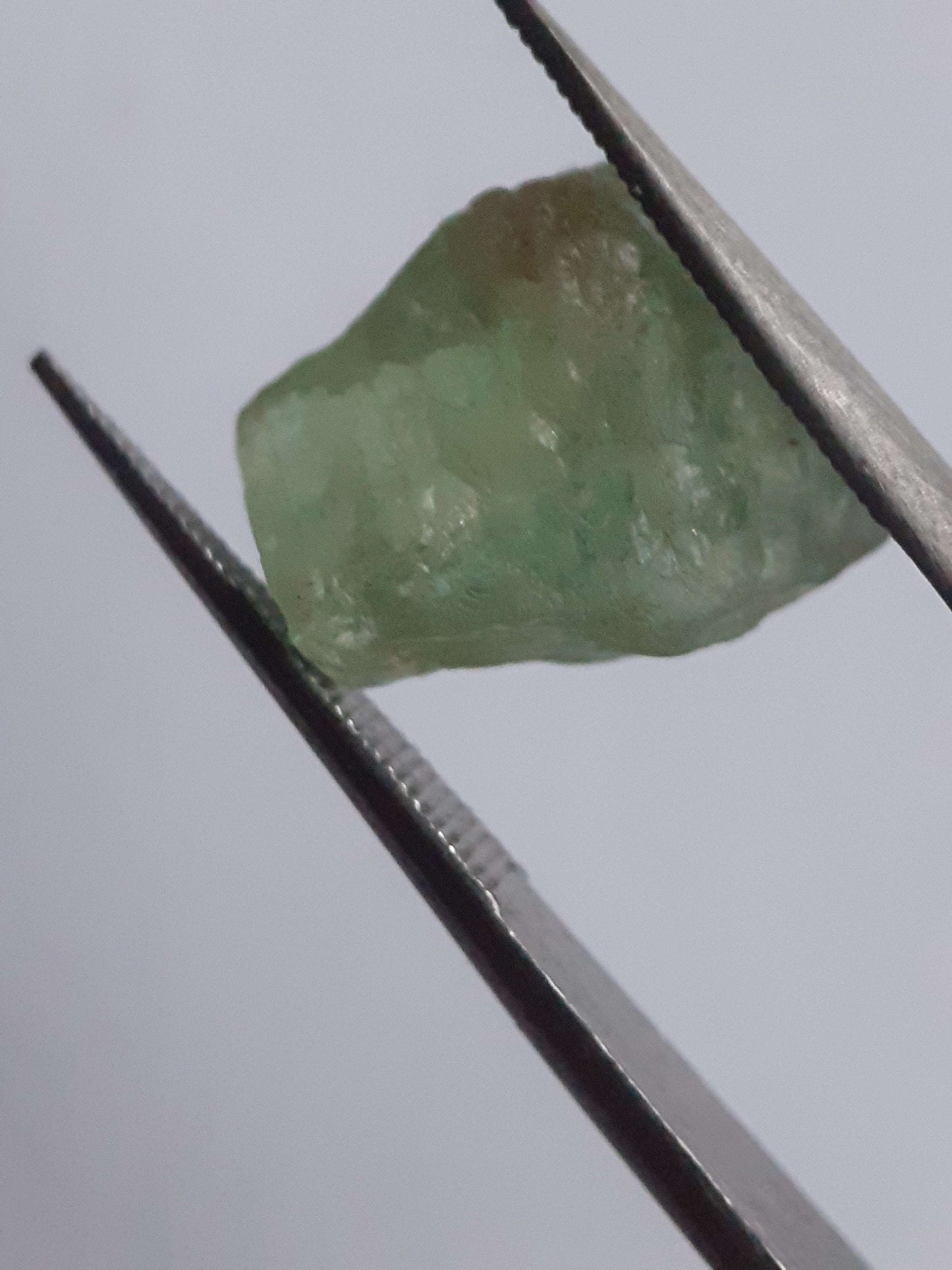 Natural green Apatite - 5.550 ct - Rough Gemstone for faceting All Apatite Gemstones - Rough Apatite Natural Gems Belgium