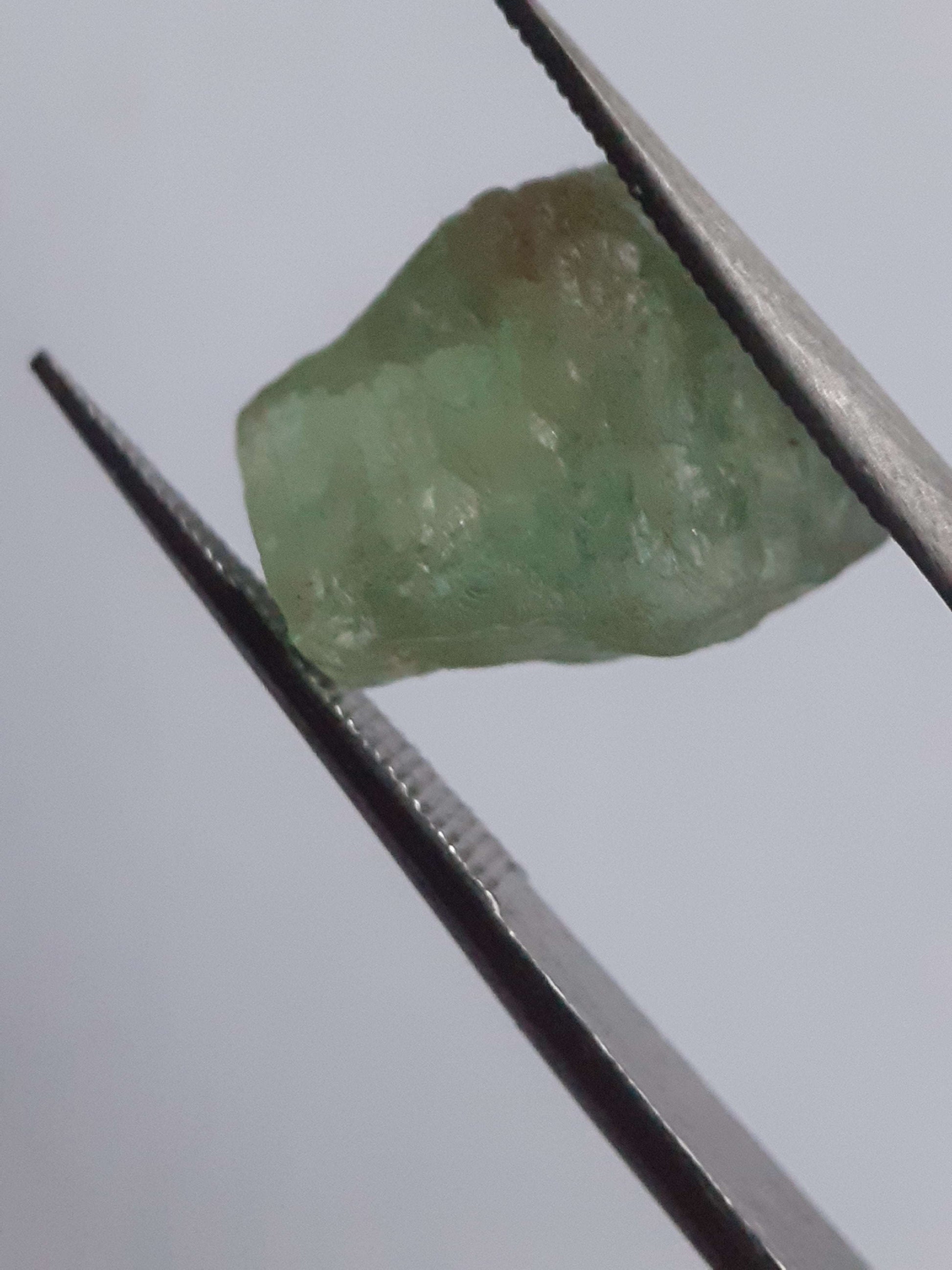 Natural green Apatite - 5.550 ct - Rough Gemstone for faceting All Apatite Gemstones - Rough Apatite Natural Gems Belgium