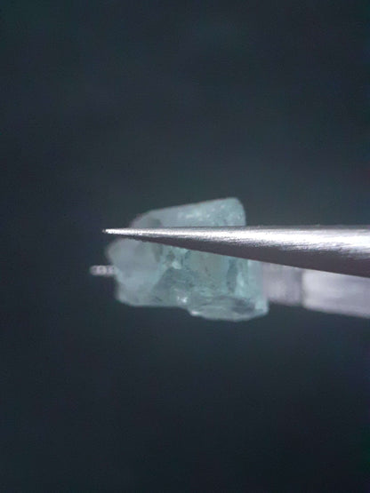 Natural greenish blue Aquamarine - 3.777 ct - Rough Gemstone - for faceting All Aquamarine Gemstones - Rough Aquamarine Natural Gems Belgium