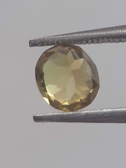 Natural greenish yellow shpene - 0.457 ct - oval - unheated All Sphene (Titanite) Gemstones - Faceted Sphene Natural Gems Belgium