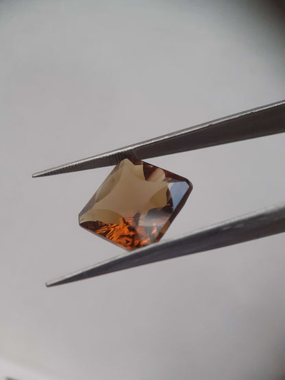 Natural honey yellow Citrine - 5.419 ct - square cushion - orange hues All Citrine Gemstones - Faceted Citrine Natural Gems Belgium