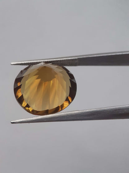 Natural honey yellow Citrine - 6.933 ct - round custom cut - yellow hues All Citrine Gemstones - Faceted Citrine Natural Gems Belgium