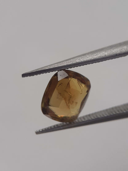 Natural honey yellow shpene - 1.085 ct - cushion - unheated All Sphene (Titanite) Gemstones - Faceted Sphene Natural Gems Belgium