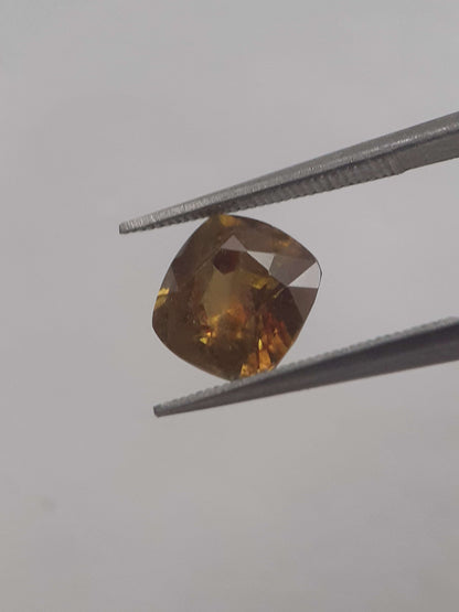 Natural honey yellow shpene - 1.898 ct - cushion - unheated All Sphene (Titanite) Gemstones - Faceted Sphene Natural Gems Belgium