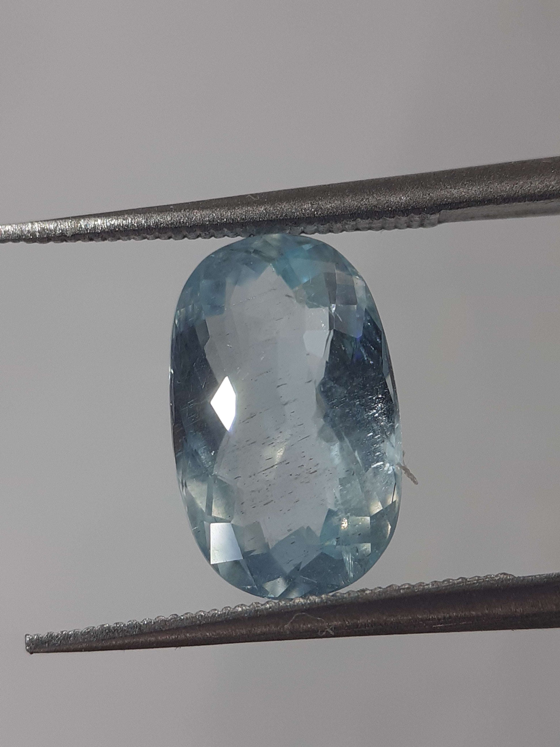 Natural light greenish blue aquamarine - 2.37 ct - oval - unheated - certified by NGB All Aquamarine Gemstones - Faceted Aquamarine Natural Gems Belgium