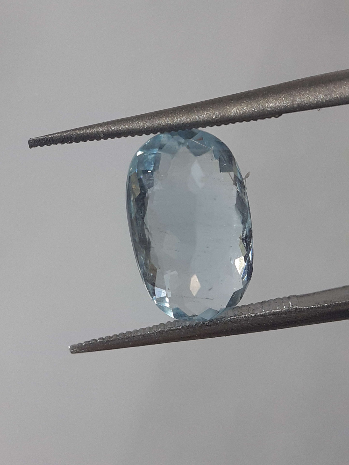 Natural light greenish blue aquamarine - 2.37 ct - oval - unheated - certified by NGB All Aquamarine Gemstones - Faceted Aquamarine Natural Gems Belgium