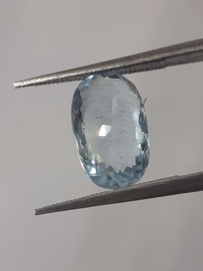 Natural light greenish blue aquamarine - 2.37 ct - oval - unheated - certified by NGB All Aquamarine Gemstones - Faceted Aquamarine Natural Gems Belgium