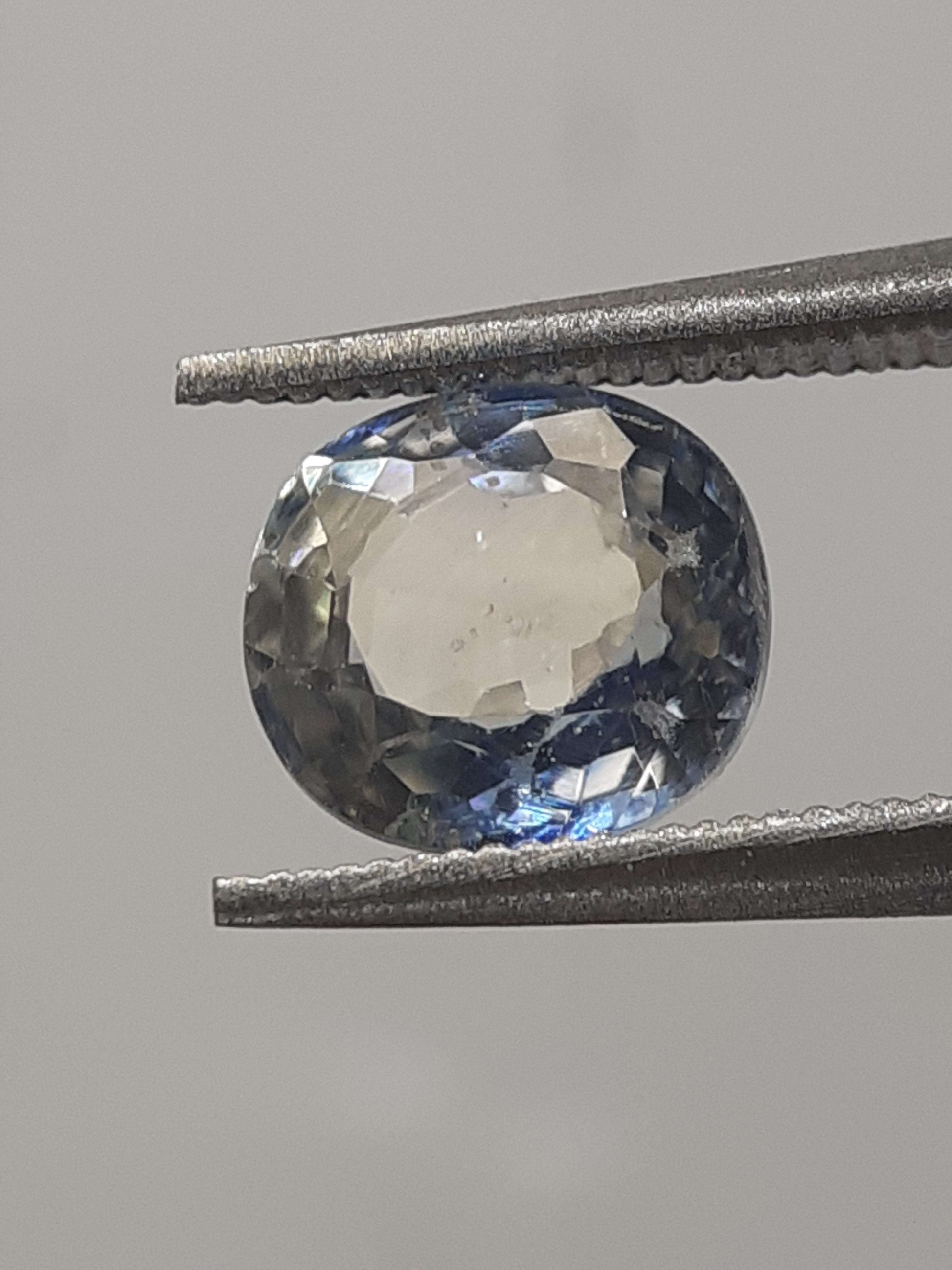 Natural light greenish blue sapphire - 1.00 ct - Oval - heated - certified by NGB All Sapphire Gemstones - Faceted Sapphire Natural Gems Belgium