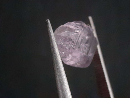 Natural light pinkish violet Scapolite - 1.581 ct - rough gemstone All Scapolite Gemstones - Rough Scapolite Natural Gems Belgium