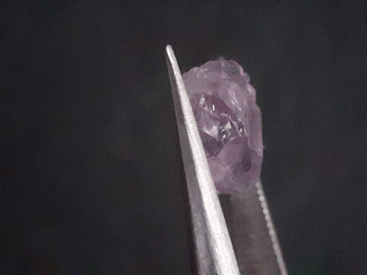 Natural light pinkish violet Scapolite - 1.581 ct - rough gemstone All Scapolite Gemstones - Rough Scapolite Natural Gems Belgium