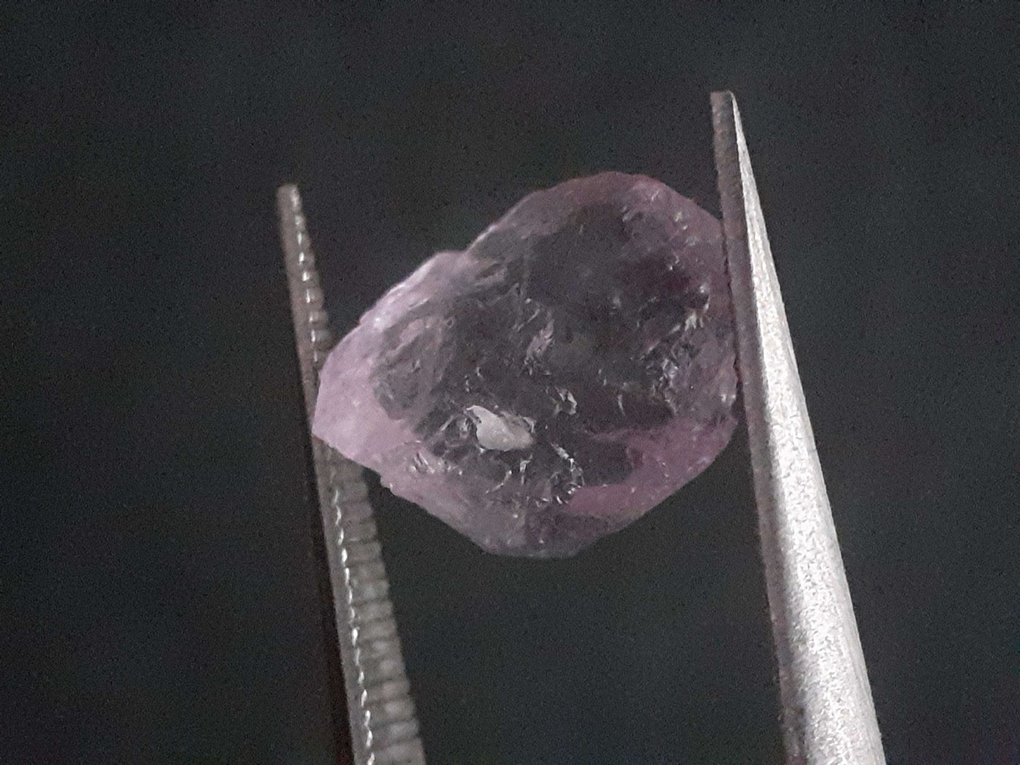 Natural light pinkish violet Scapolite - 1.581 ct - rough gemstone All Scapolite Gemstones - Rough Scapolite Natural Gems Belgium