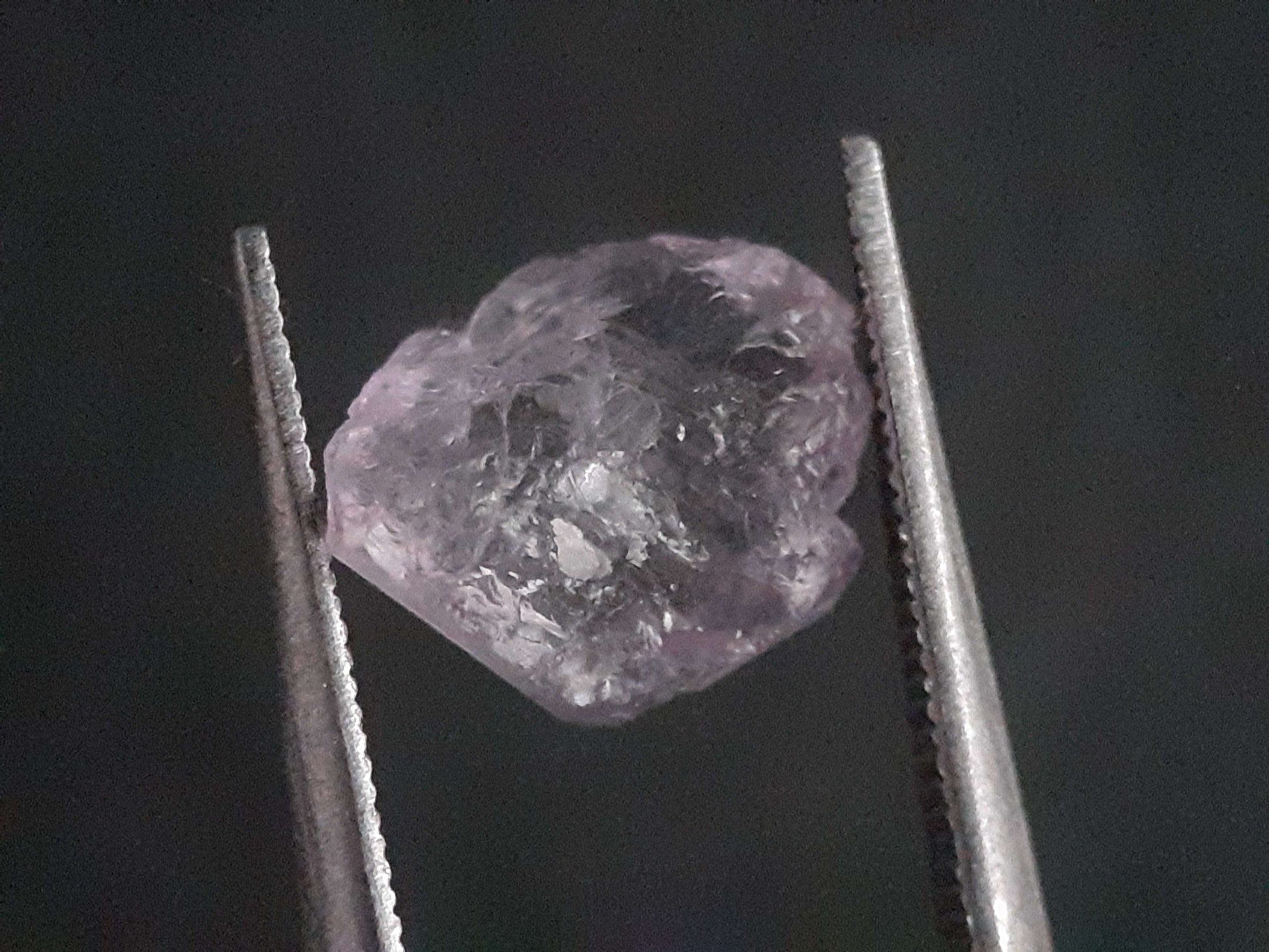 Natural light pinkish violet Scapolite - 1.581 ct - rough gemstone All Scapolite Gemstones - Rough Scapolite Natural Gems Belgium