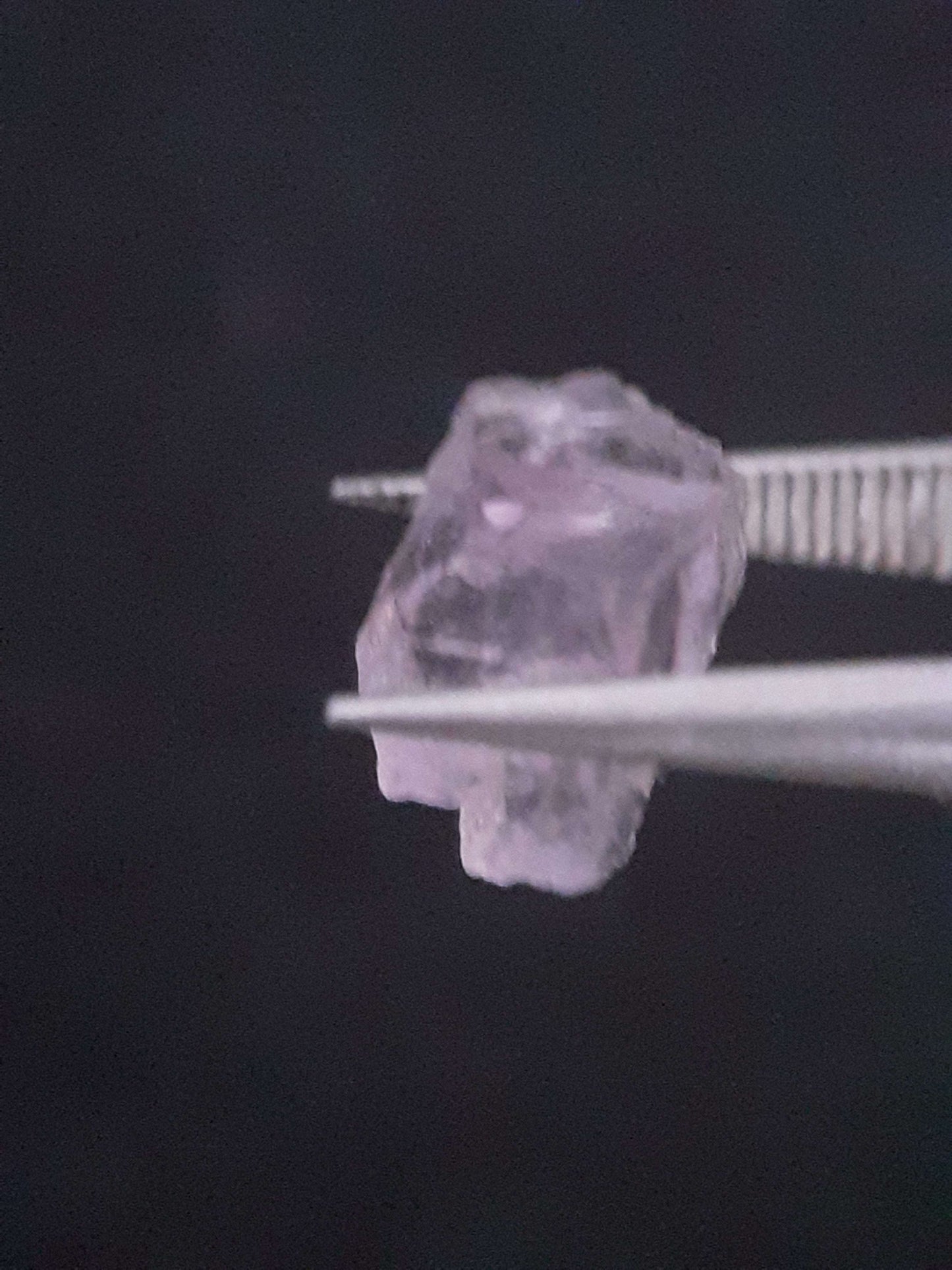 Natural light pinkish violet Scapolite - 1.660 ct - rough gemstone All Scapolite Gemstones - Rough Scapolite Natural Gems Belgium