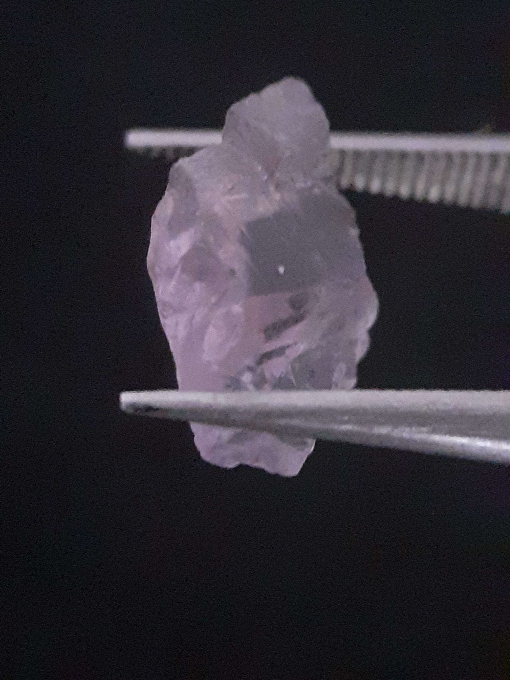 Natural light pinkish violet Scapolite - 1.660 ct - rough gemstone All Scapolite Gemstones - Rough Scapolite Natural Gems Belgium