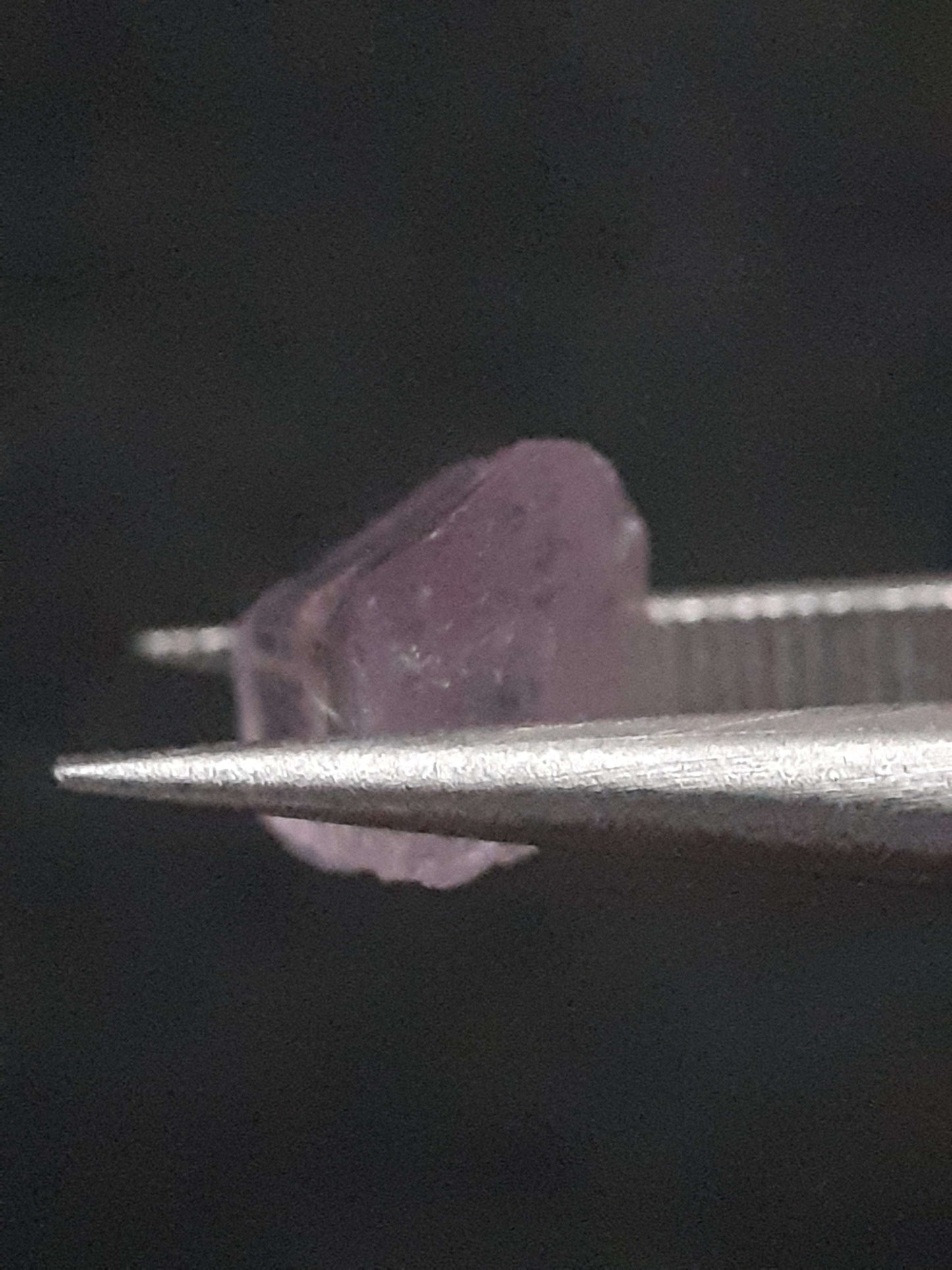 Natural light violet Scapolite - 1.315 ct - rough gemstone All Scapolite Gemstones - Rough Scapolite Natural Gems Belgium