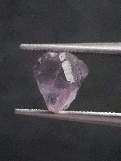 Natural light violet Scapolite - 1.315 ct - rough gemstone All Scapolite Gemstones - Rough Scapolite Natural Gems Belgium