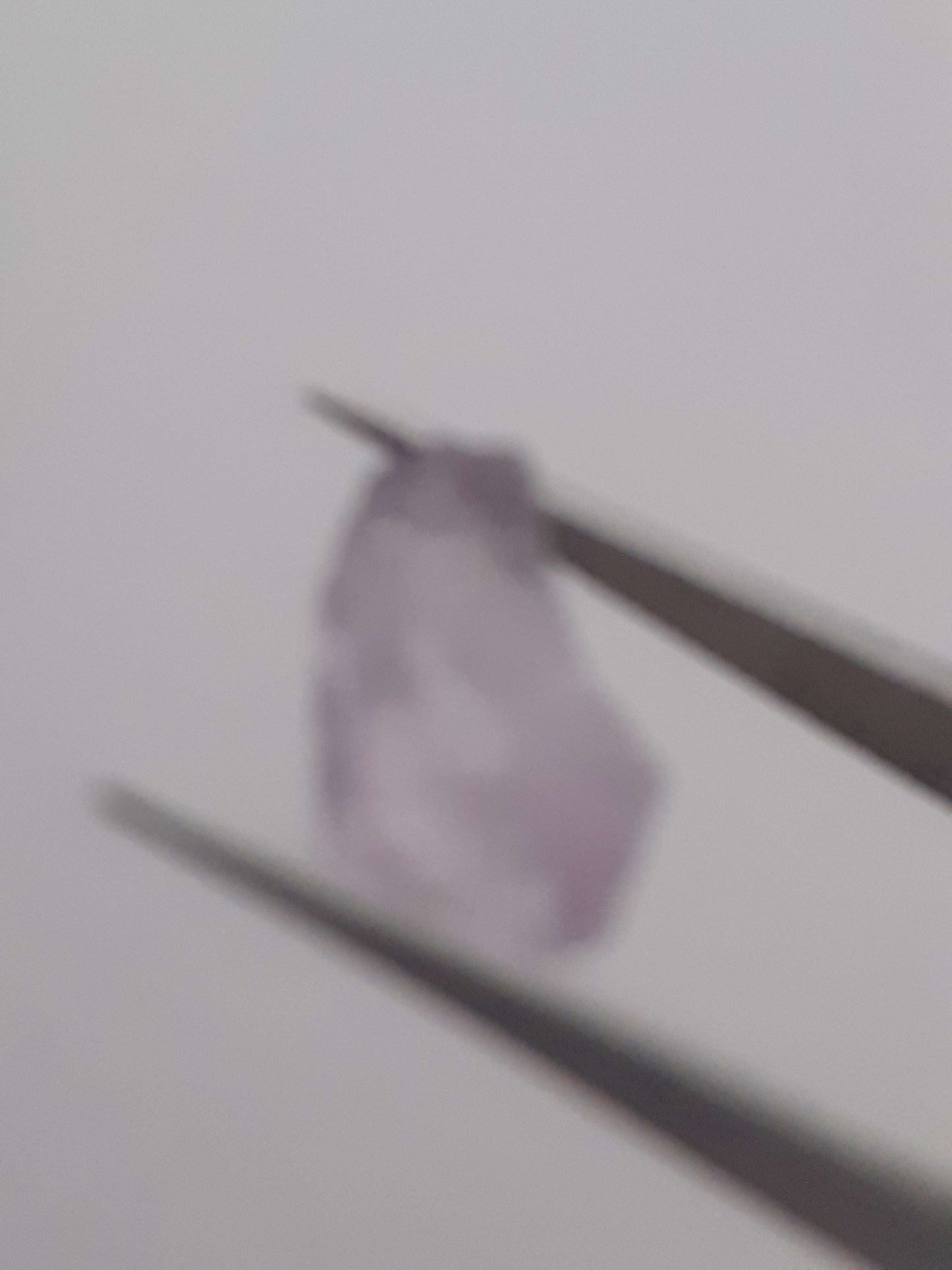 Natural light violet Scapolite - 1.681 ct - rough gemstone - for faceting All Scapolite Gemstones - Rough Scapolite Natural Gems Belgium