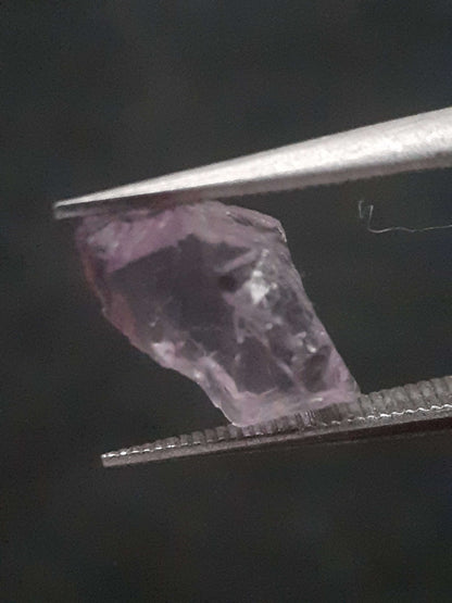 Natural light violet Scapolite - 1.699 ct - rough gemstone All Scapolite Gemstones - Rough Scapolite Natural Gems Belgium