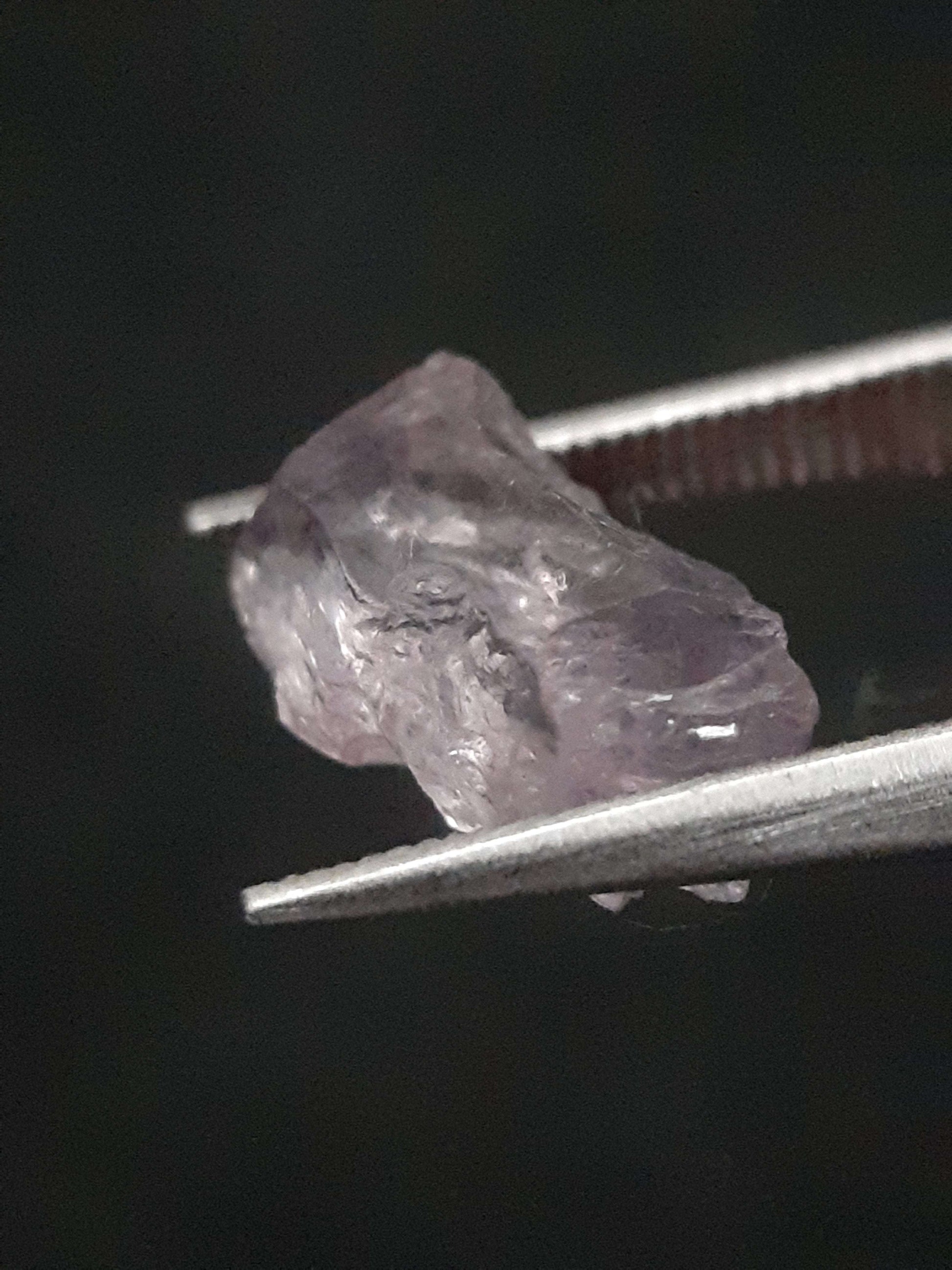 Natural light violet Scapolite - 1.699 ct - rough gemstone All Scapolite Gemstones - Rough Scapolite Natural Gems Belgium