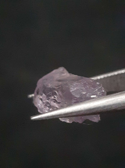 Natural light violet Scapolite - 1.699 ct - rough gemstone All Scapolite Gemstones - Rough Scapolite Natural Gems Belgium