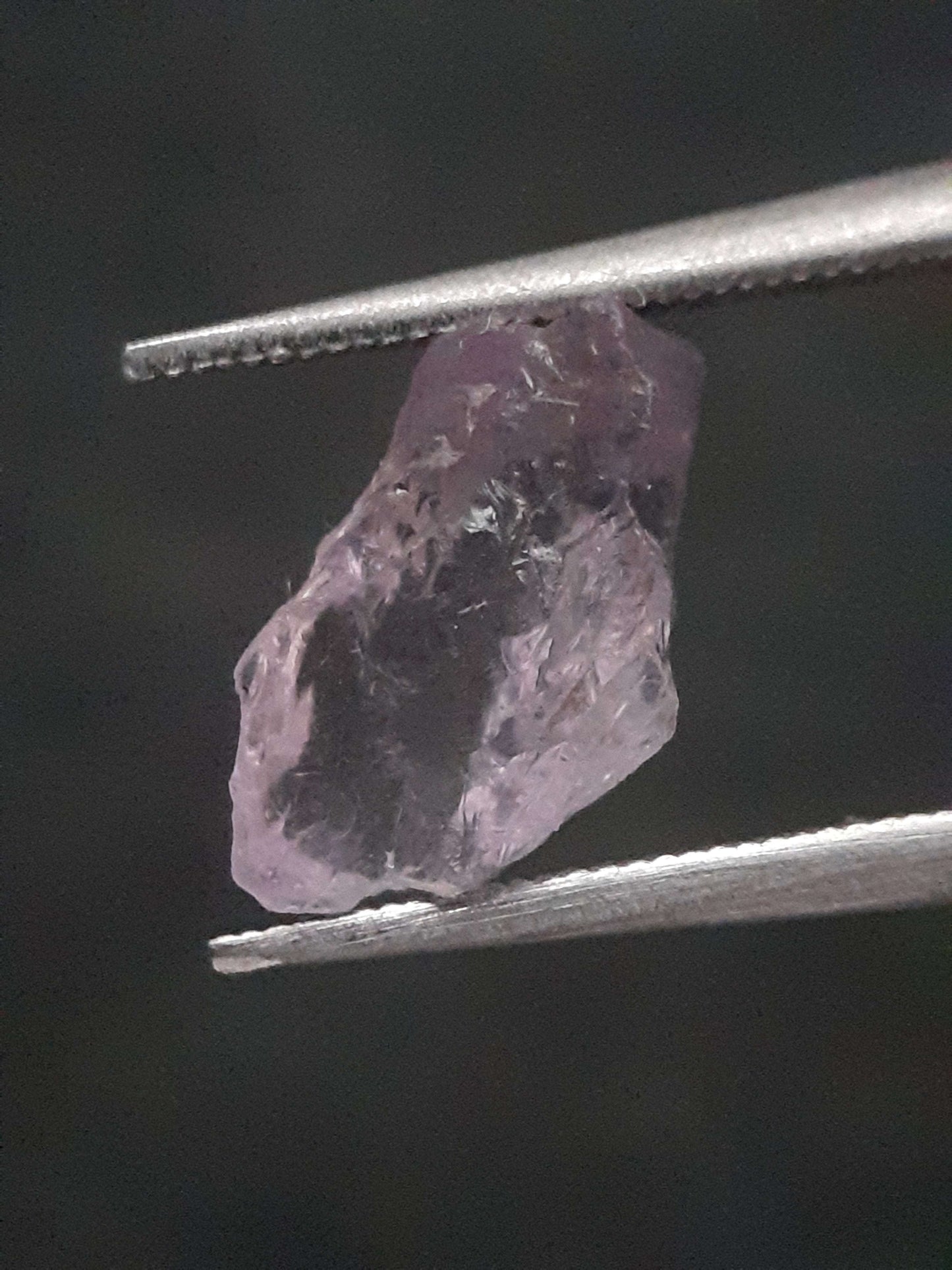 Natural light violet Scapolite - 1.699 ct - rough gemstone All Scapolite Gemstones - Rough Scapolite Natural Gems Belgium