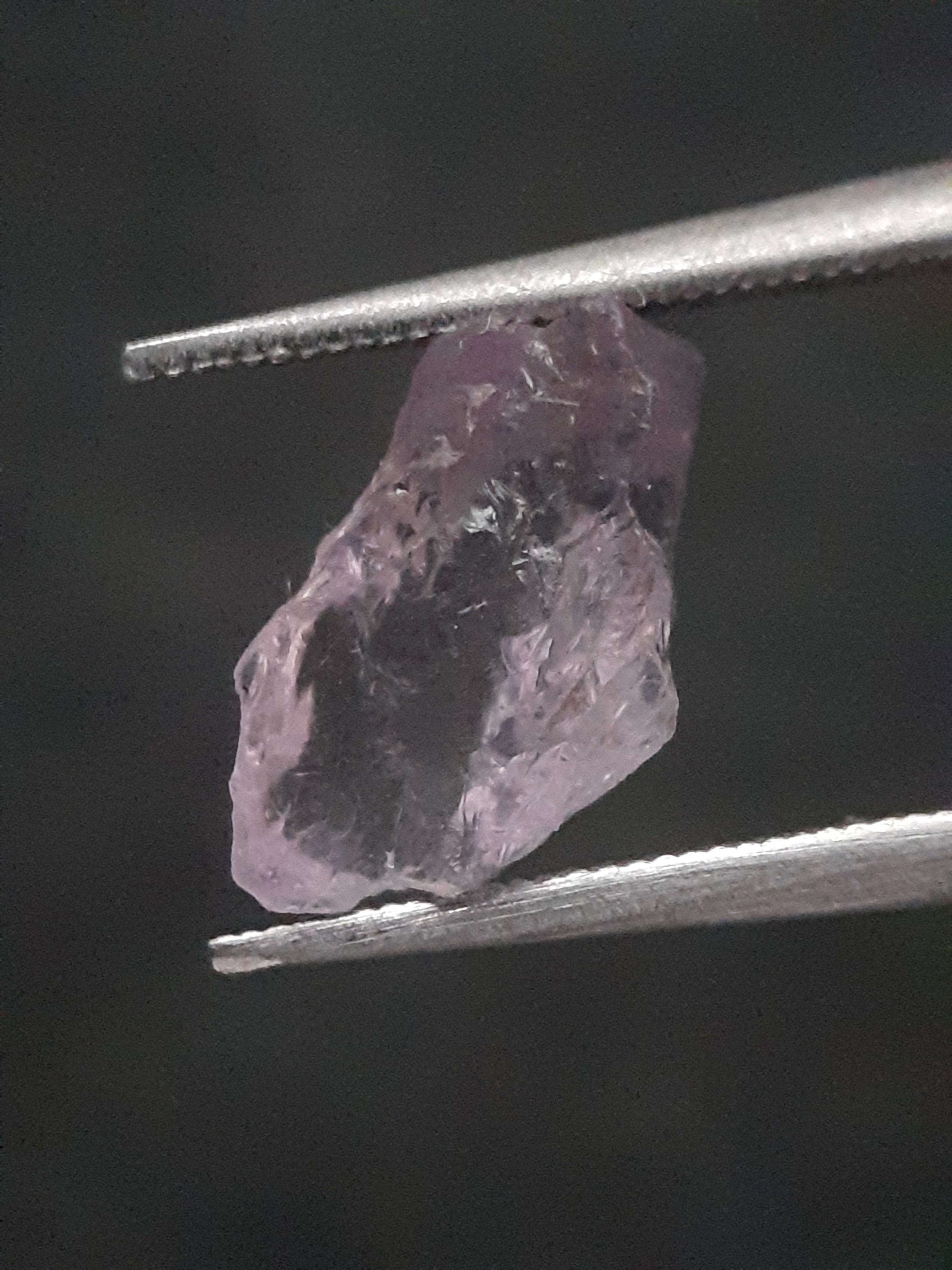 Natural light violet Scapolite - 1.699 ct - rough gemstone All Scapolite Gemstones - Rough Scapolite Natural Gems Belgium