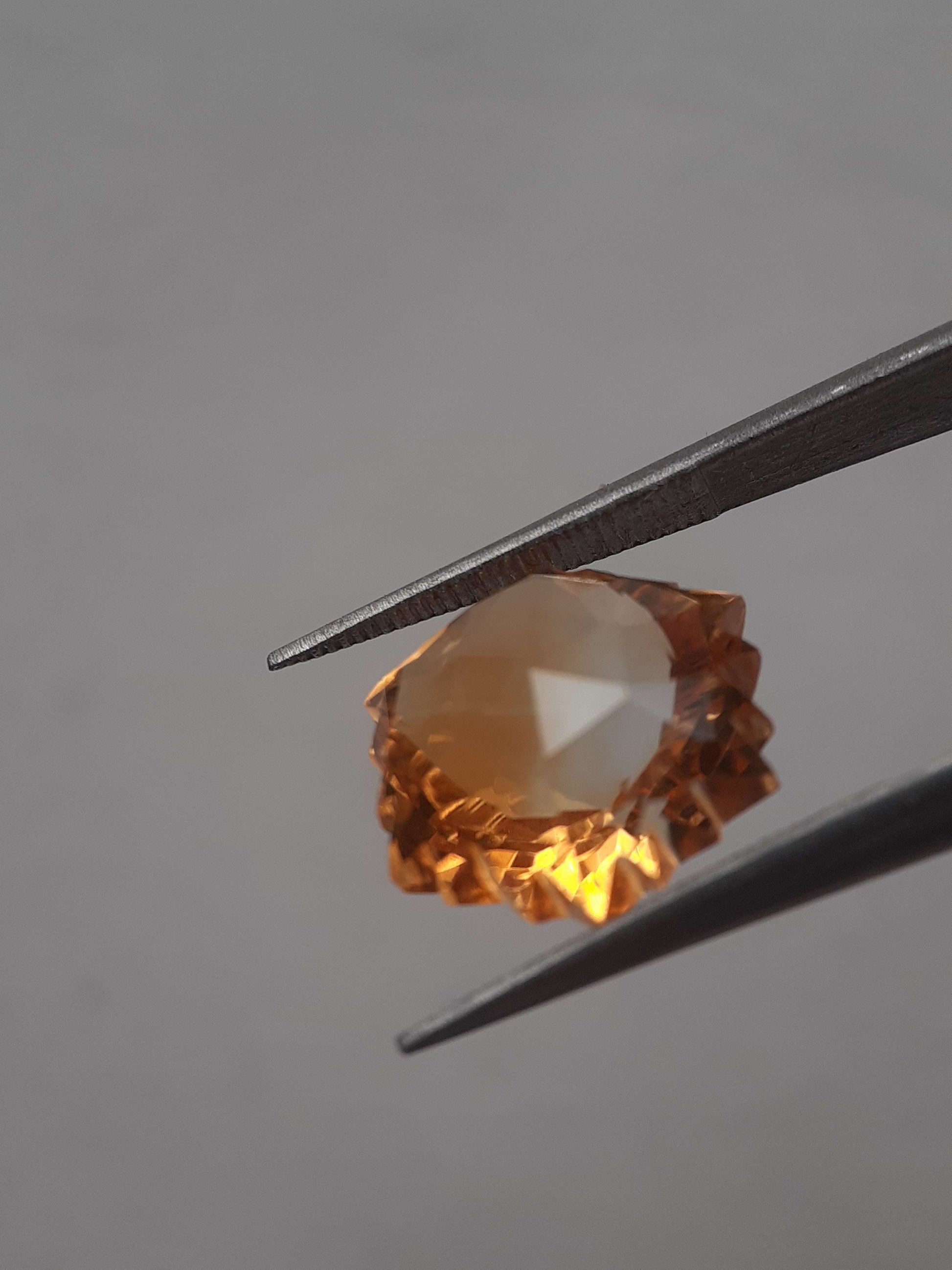 Natural light yellow Citrine - 4.989 ct - hexagon - unheated All Citrine Gemstones - Faceted Citrine Natural Gems Belgium