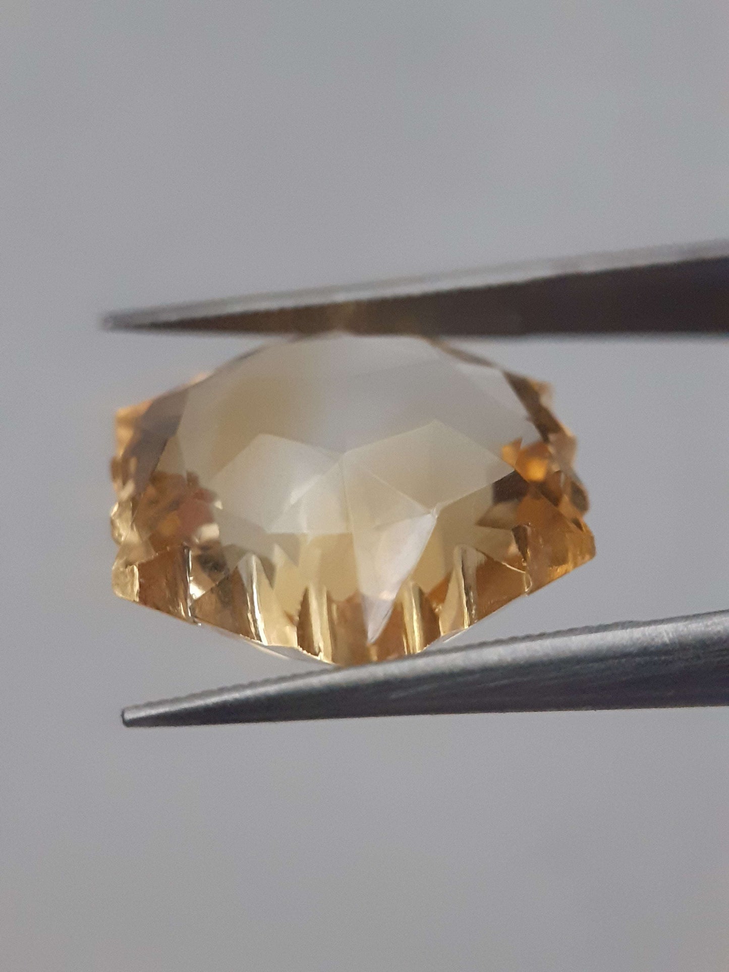 Natural light yellow Citrine - 9.990 ct - hexagon - unheated All Citrine Gemstones - Faceted Citrine Natural Gems Belgium