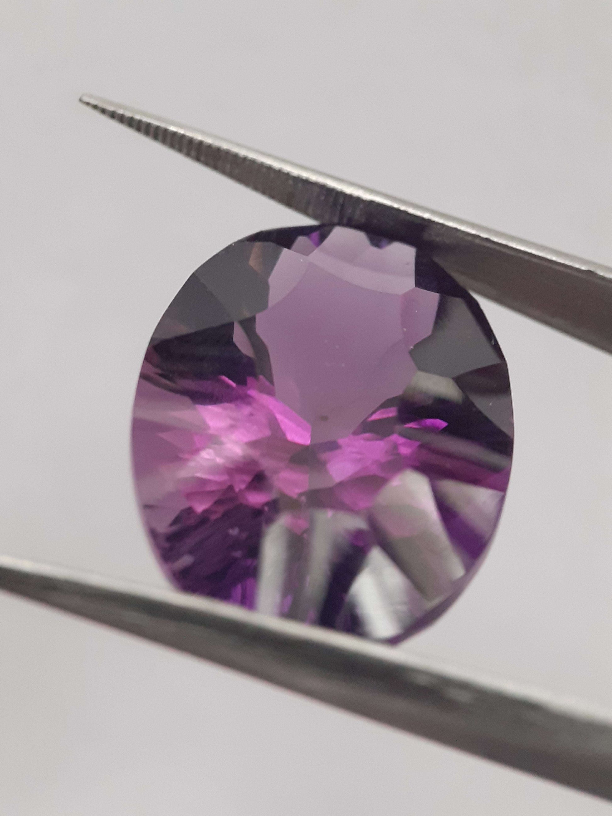 Natural medium purple Amethyst - 19.097 ct - oval - unheated All Amethyst Gemstones Natural Gems Belgium