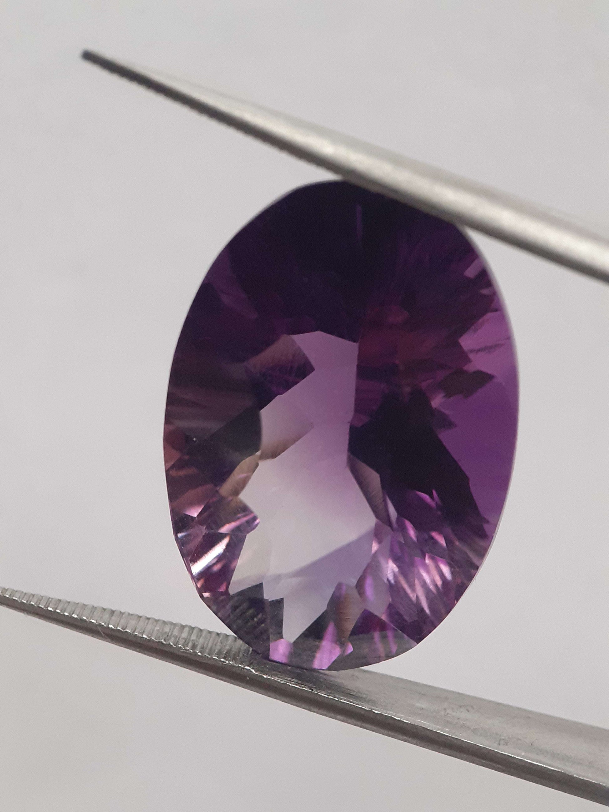 Natural medium purple Amethyst - 19.097 ct - oval - unheated All Amethyst Gemstones Natural Gems Belgium