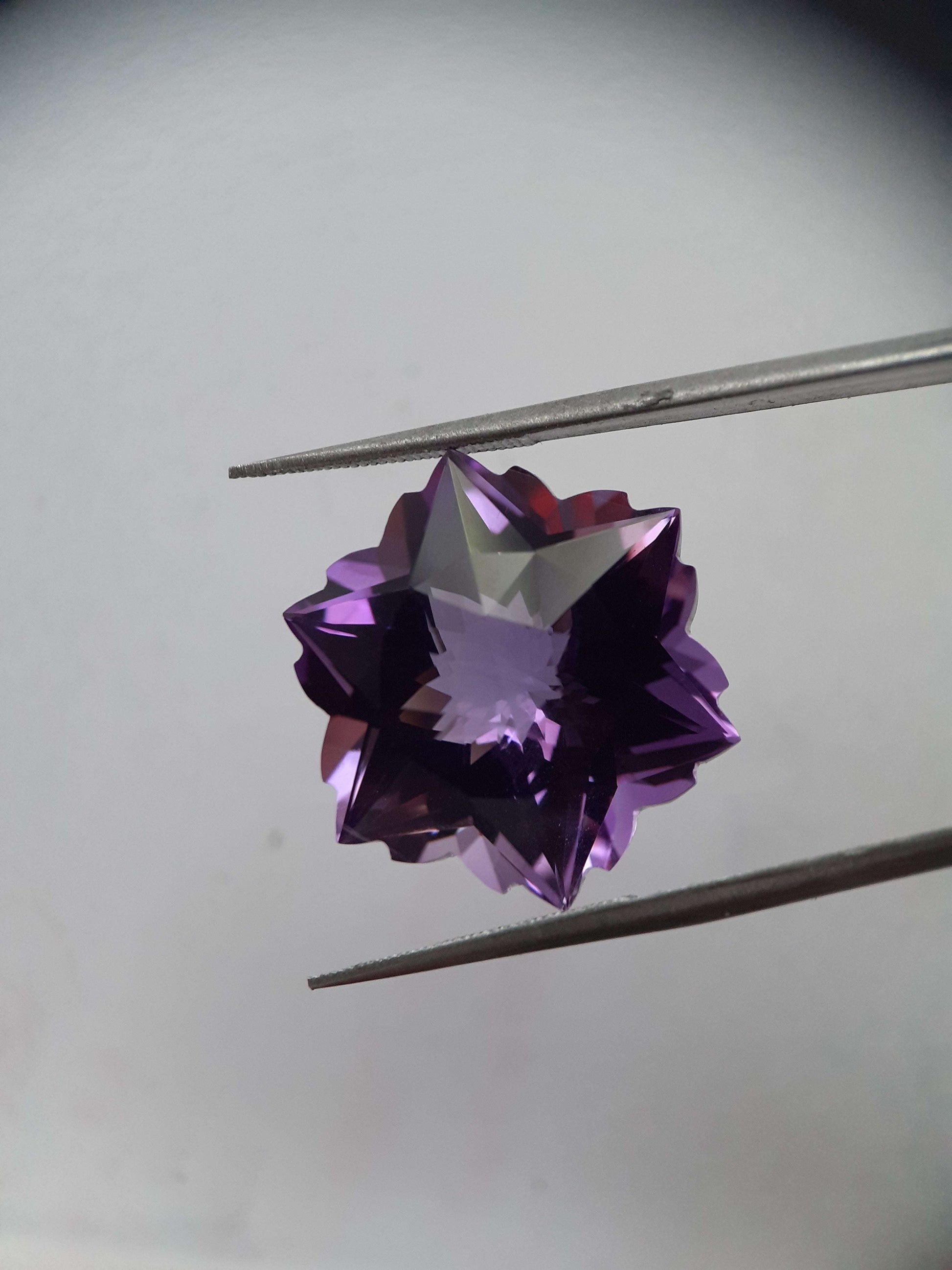 Natural medium to deep purple Amethyst - 19.14 ct - hexagon - unheated - certified by NGB All Amethyst Gemstones Natural Gems Belgium