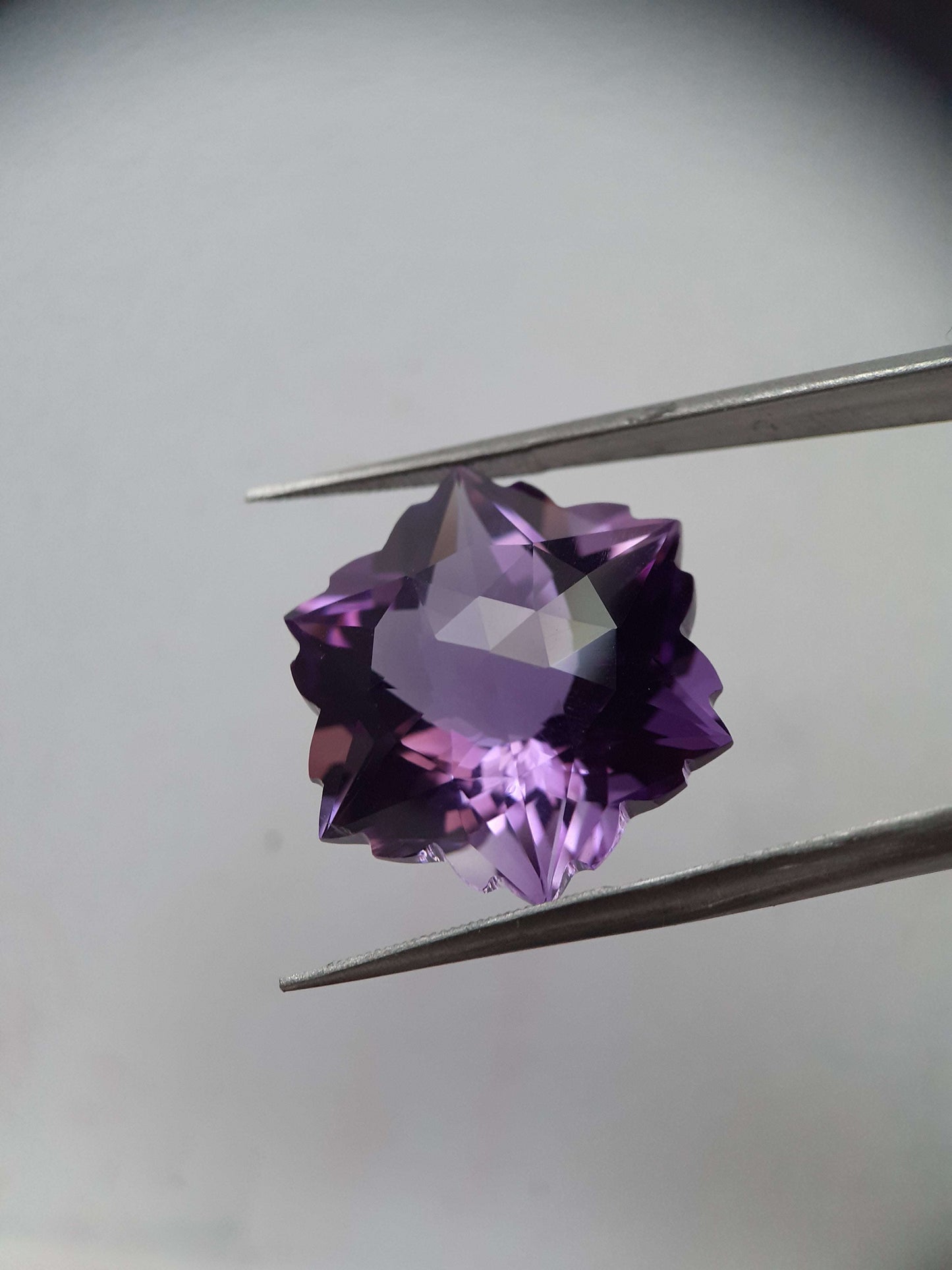 Natural medium to deep purple Amethyst - 19.14 ct - hexagon - unheated - certified by NGB All Amethyst Gemstones Natural Gems Belgium