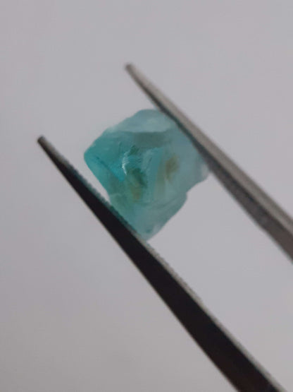 Natural ocean blue Apatite - 2.235 ct - Rough Gemstone All Apatite Gemstones - Rough Apatite Natural Gems Belgium