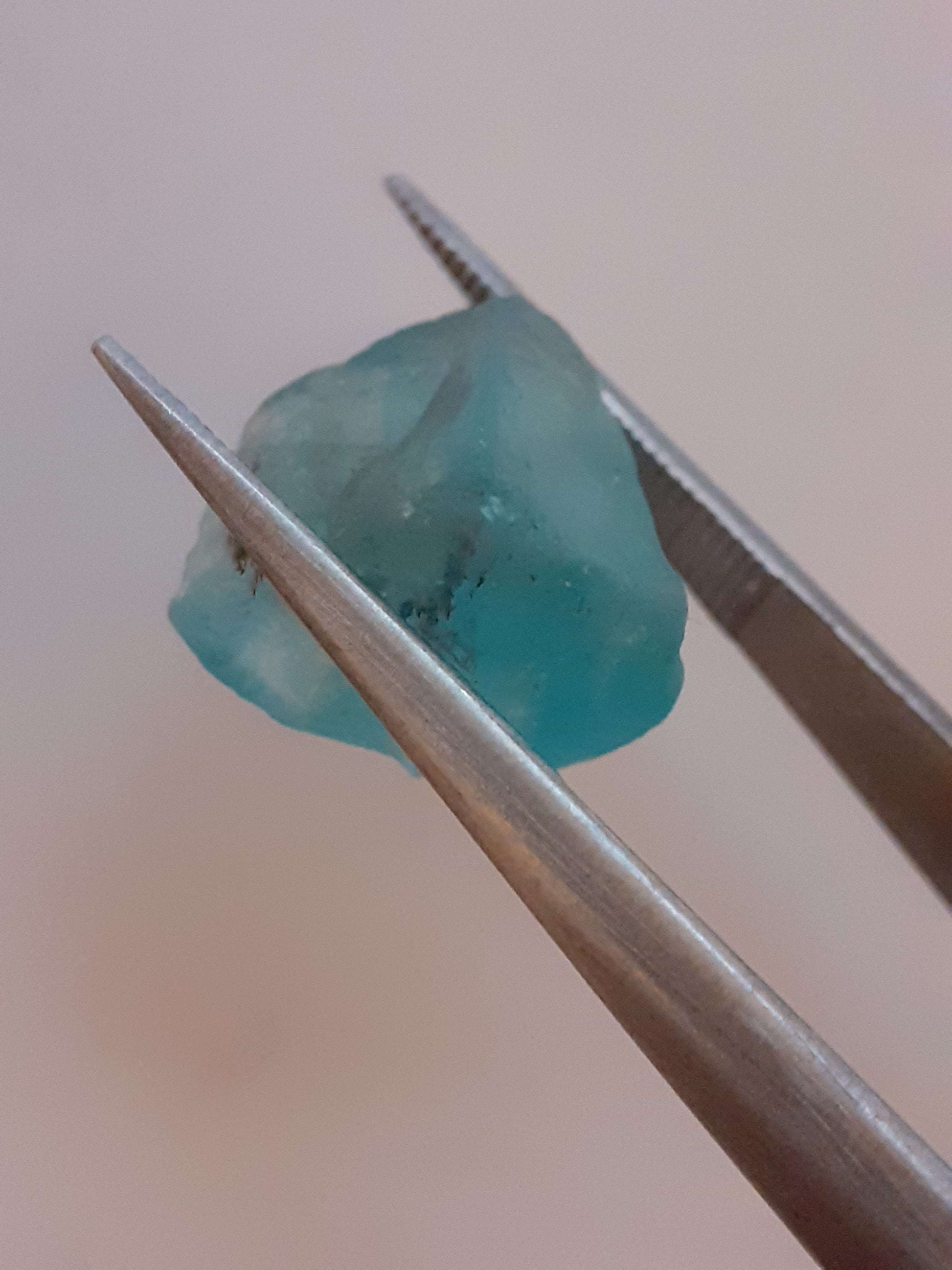 Natural Gems Belgium - All Apatite Gemstones - Rough Apatite - Natural ocean blue Apatite - 5.946 ct - Rough Gemstone *** € 8.44