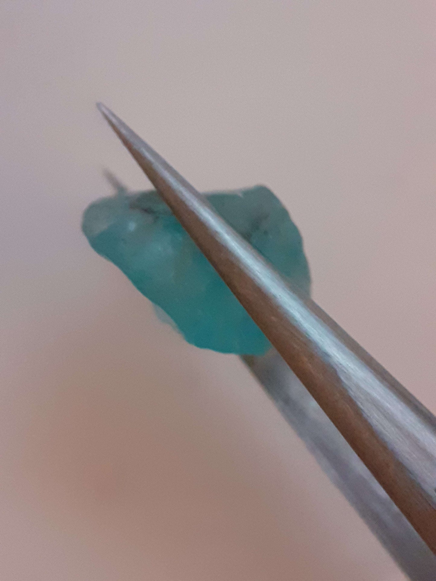 Natural ocean blue Apatite - 5.946 ct - Rough Gemstone All Apatite Gemstones - Rough Apatite Natural Gems Belgium