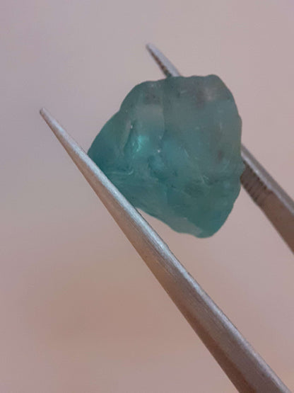 Natural ocean blue Apatite - 5.946 ct - Rough Gemstone All Apatite Gemstones - Rough Apatite Natural Gems Belgium