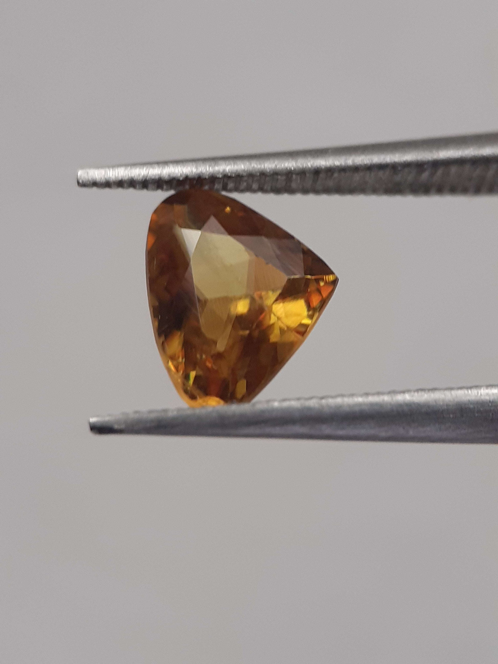 Natural orangey yellow shpene - 0.889 ct - Pear - unheated All Sphene (Titanite) Gemstones - Faceted Sphene Natural Gems Belgium