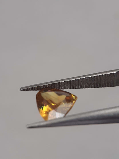 Natural orangey yellow shpene - 0.889 ct - Pear - unheated All Sphene (Titanite) Gemstones - Faceted Sphene Natural Gems Belgium