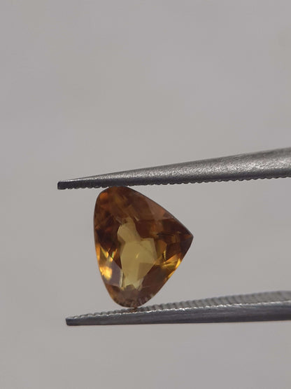 Natural orangey yellow shpene - 0.889 ct - Pear - unheated All Sphene (Titanite) Gemstones - Faceted Sphene Natural Gems Belgium