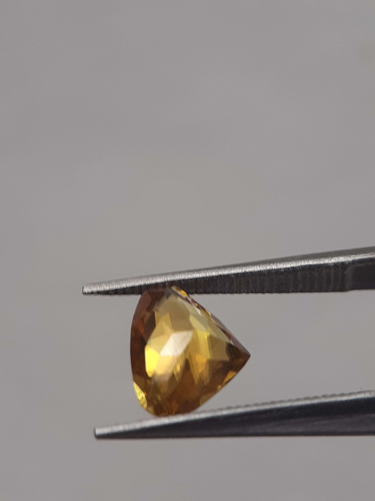 Natural orangey yellow shpene - 0.889 ct - Pear - unheated All Sphene (Titanite) Gemstones - Faceted Sphene Natural Gems Belgium