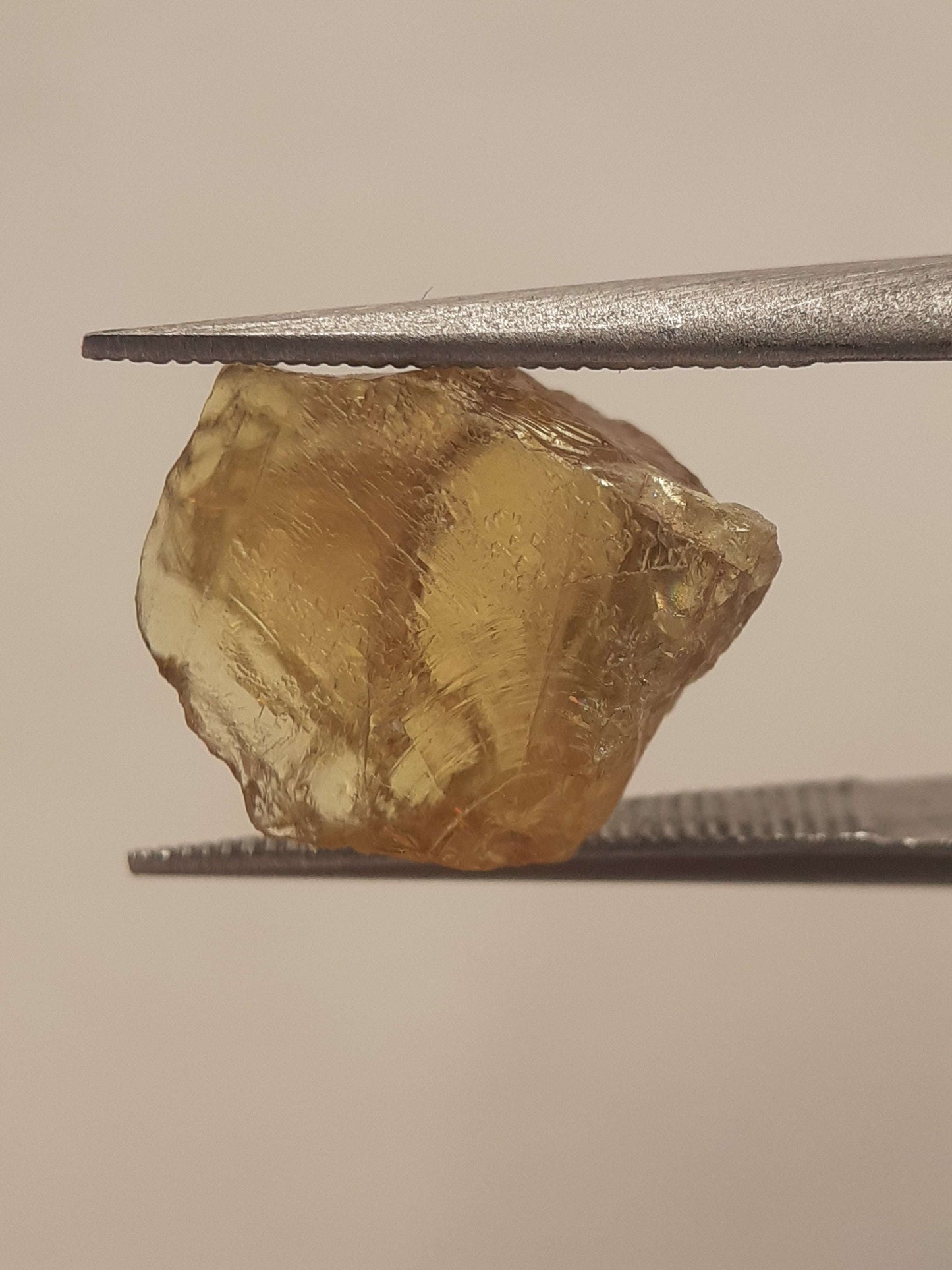 Natural orangey yellow sphene - 4.043 ct - rough gemstone - for faceting - unheated All Sphene Gemstones - Rough Sphene (Titanite) Natural Gems Belgium