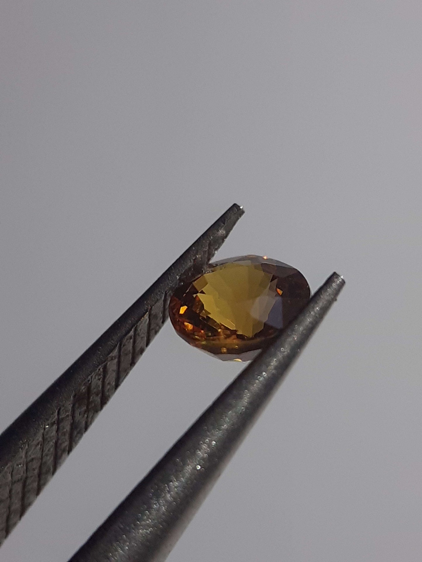 Natural orangy Yellow Sapphire - 0.34ct - round - Beryllium treated - Certified by NGB All Sapphire Gemstones - Faceted Sapphire Natural Gems Belgium